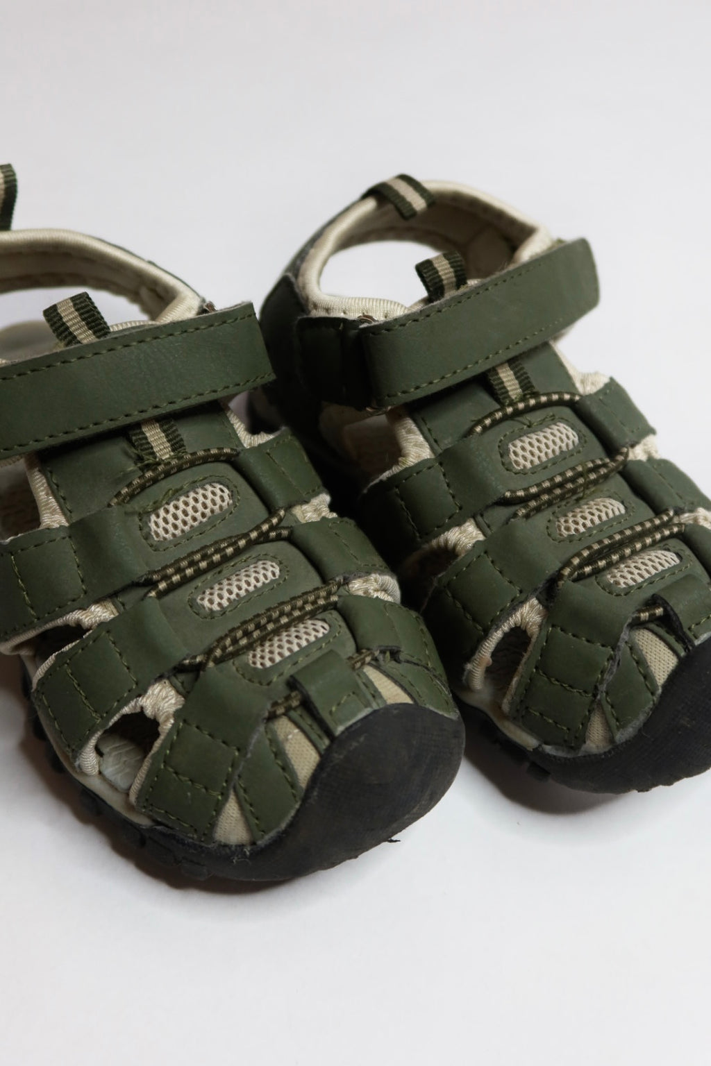 Sandaler i grøn